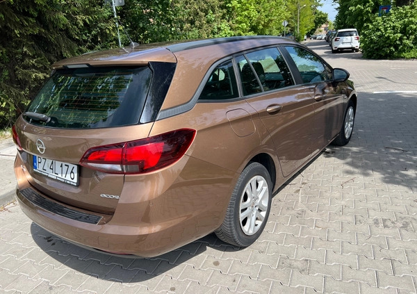 Opel Astra cena 47800 przebieg: 69292, rok produkcji 2016 z Swarzędz małe 326